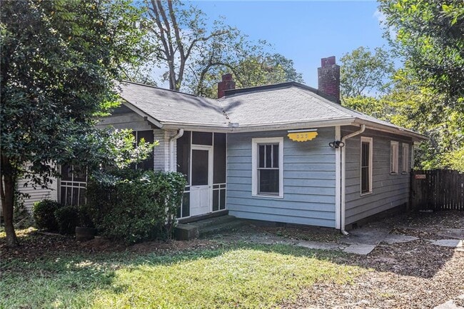 property at 825 United Ave SE