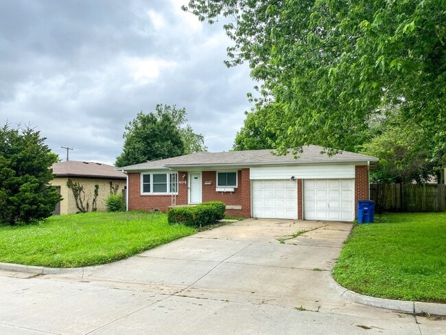 property at 404 S Garnett Rd