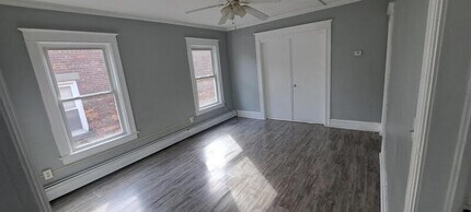 29 S White St in Poughkeepsie, NY - Building Photo - Building Photo