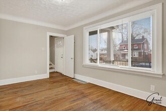 $1300 4 bedrooms in Detroit, MI - Building Photo - Building Photo