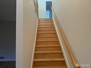 555 Georges Rd in Dayton, NJ - Building Photo - Building Photo