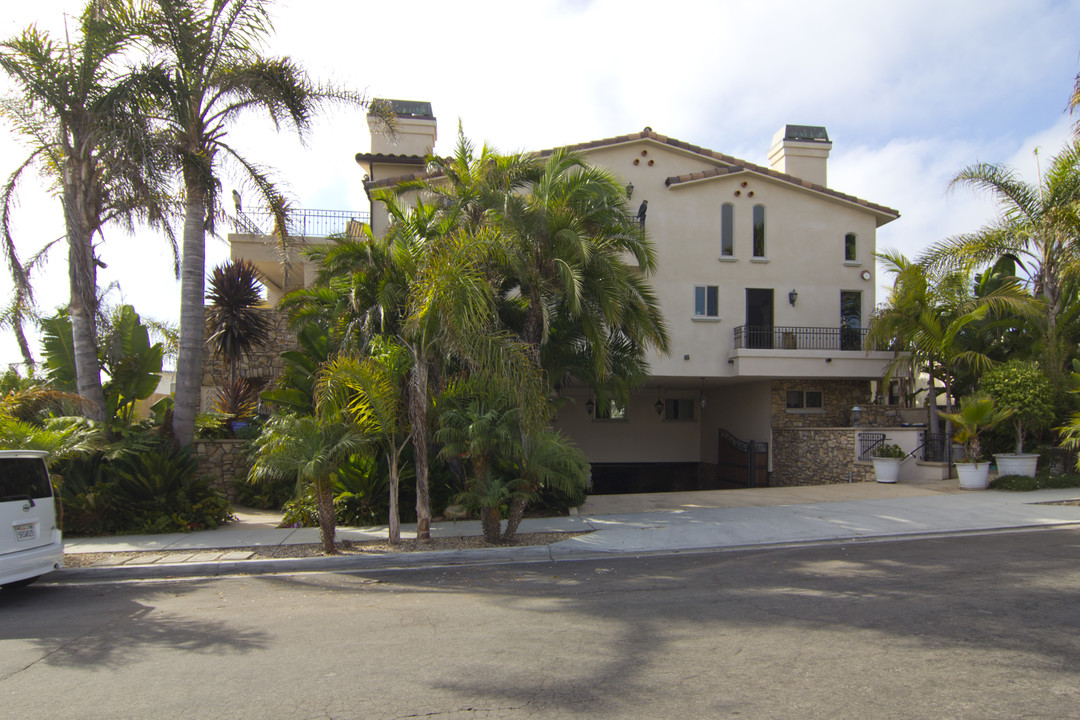 140 Maple St in Carlsbad, CA - Building Photo