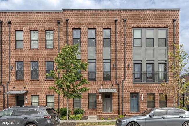 property at 909 Grundy St