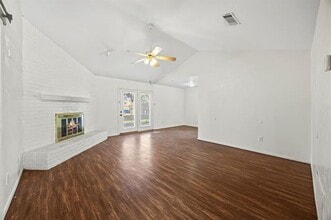 1237 N Knowles Dr in Saginaw, TX - Building Photo - Building Photo