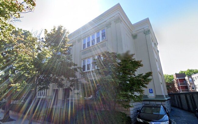 76 Egmont St, Unit 5 in Brookline, MA - Foto de edificio - Building Photo