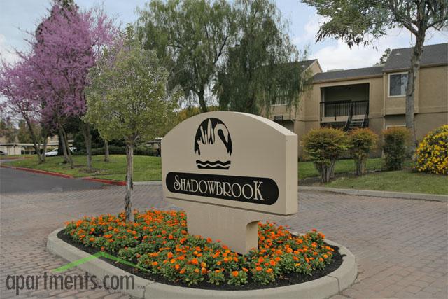 Shadowbrook in Modesto, CA - Foto de edificio