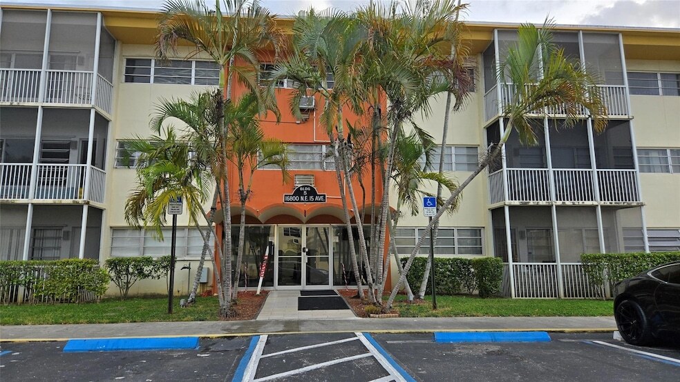 16800 NE 15th Ave, Unit 315 in North Miami Beach, FL - Building Photo