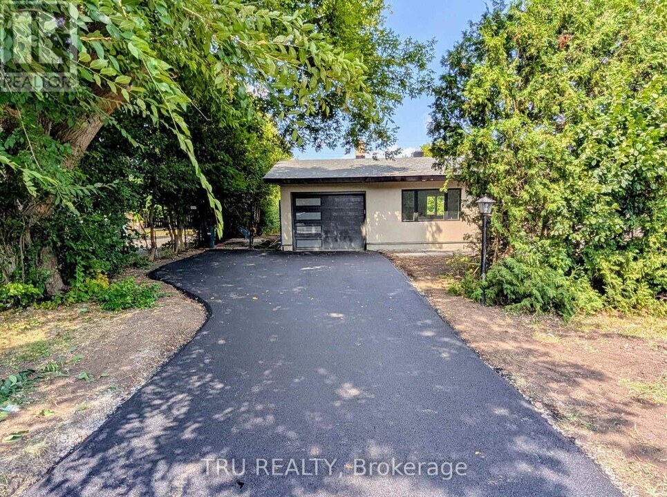 39 Sunnycrest Dr in Ottawa, ON - Building Photo