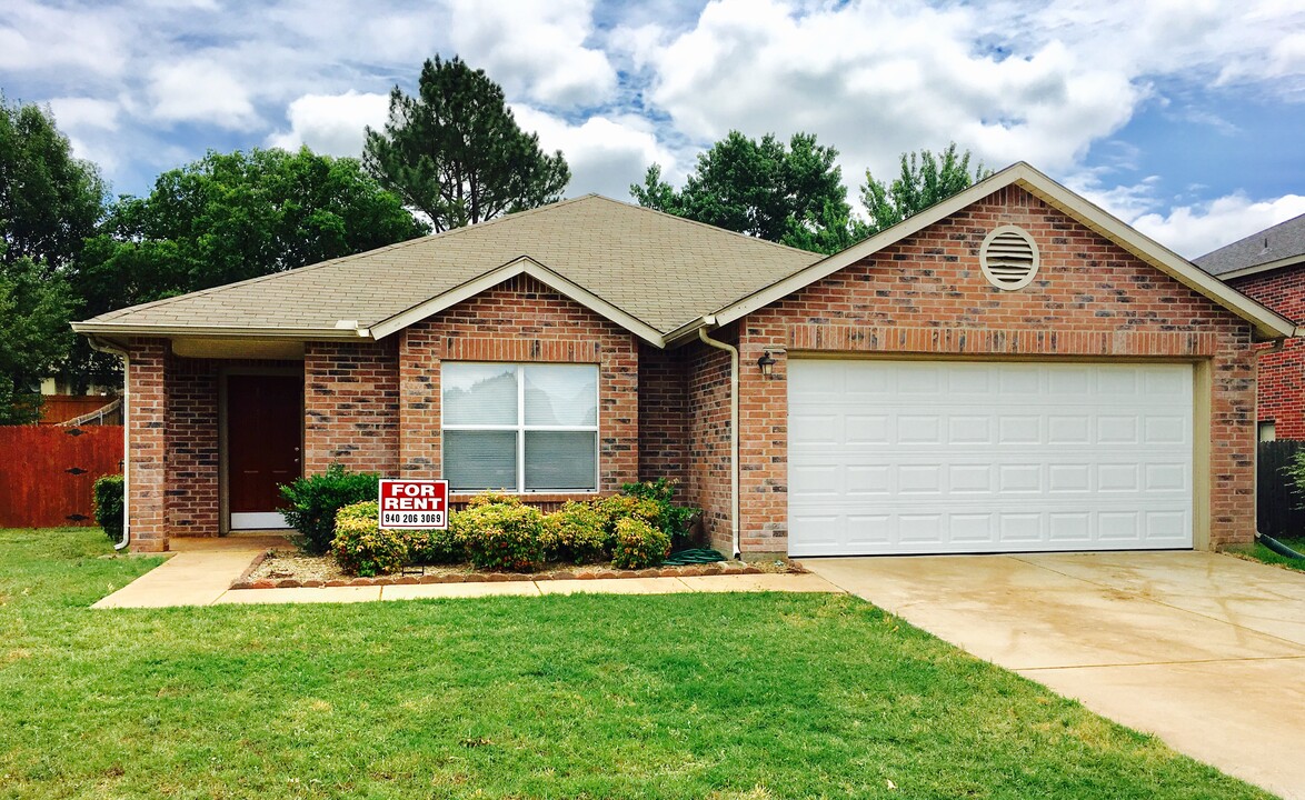 2009 Bowie Ln in Corinth, TX - Building Photo