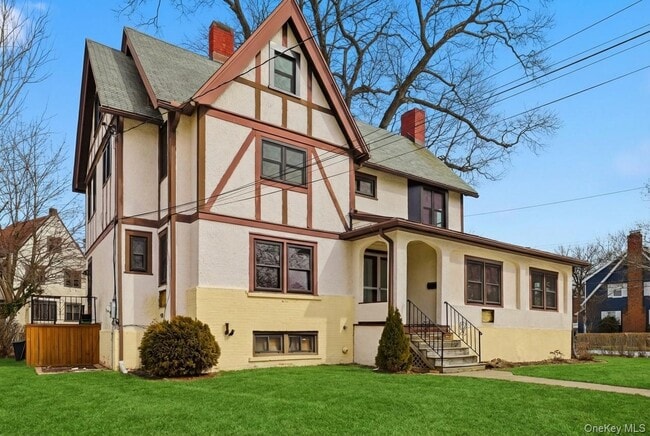 25 Midland Ave in White Plains, NY - Building Photo - Building Photo