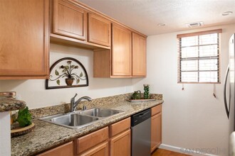 12051 Alta Carmel Ct, Unit 201 in San Diego, CA - Foto de edificio - Building Photo