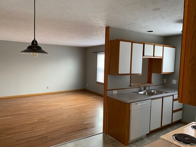7518 N 285th Ave Cir in Valley, NE - Building Photo - Building Photo