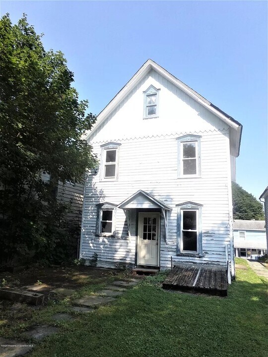 94 E Church St in Susquehanna, PA - Building Photo
