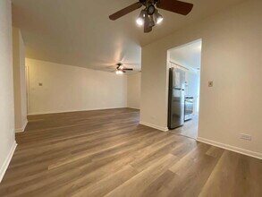 321 Charlotte Ct in Schaumburg, IL - Building Photo - Building Photo