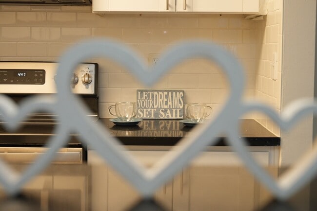 Beverly Almont Apartments in Los Angeles, CA - Building Photo - Building Photo