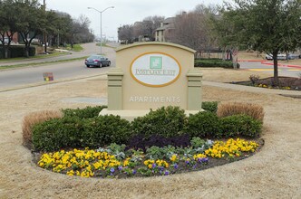 Post Oak East Apartments in Euless, TX - Foto de edificio - Building Photo