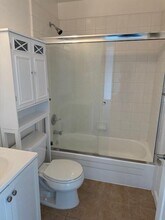 467 Clinton St in Redwood City, CA - Building Photo - Building Photo