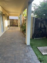 186 NW 4th Ave, Unit B in Boca Raton, FL - Building Photo
