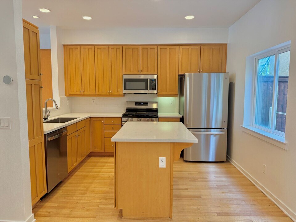 2575 Front St in San Diego, CA - Building Photo