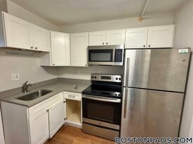 50 Mill St in Woburn, MA - Building Photo