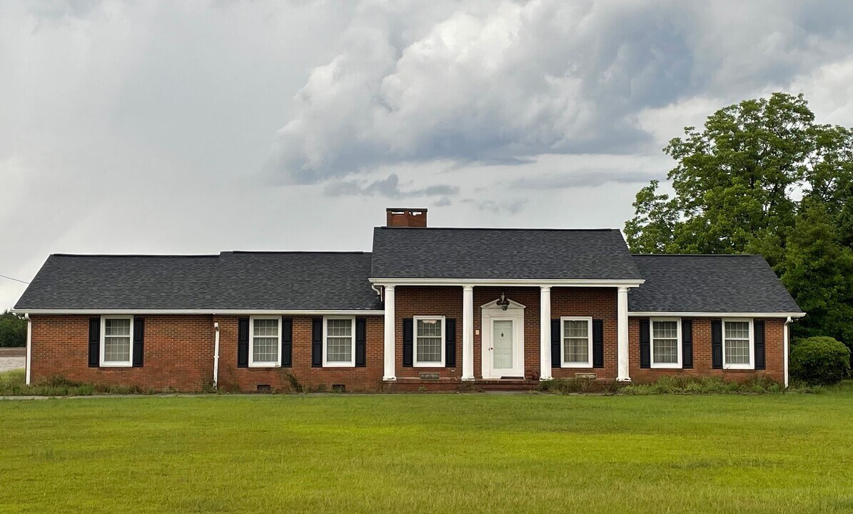 1770 Straw Pond School Rd in Roseboro, NC - Building Photo