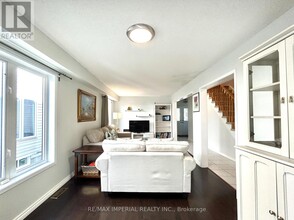 253 Featherstone Rd in Milton, ON - Building Photo - Building Photo