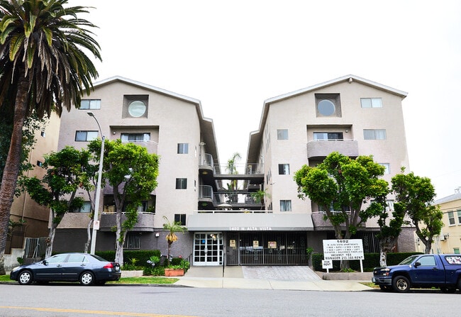 property at 1402 N Alta Vista Blvd