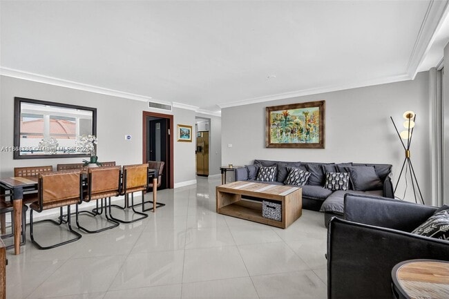 9511 Collins Ave in Surfside, FL - Building Photo - Building Photo