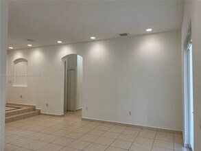 7861 NW 159th Terrace in Hialeah, FL - Building Photo - Building Photo
