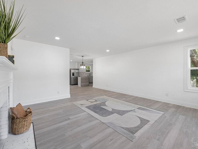 908 E Lee St in Pensacola, FL - Foto de edificio - Building Photo