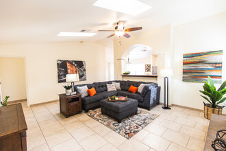 2367 Saturn Cir in Las Cruces, NM - Foto de edificio - Building Photo