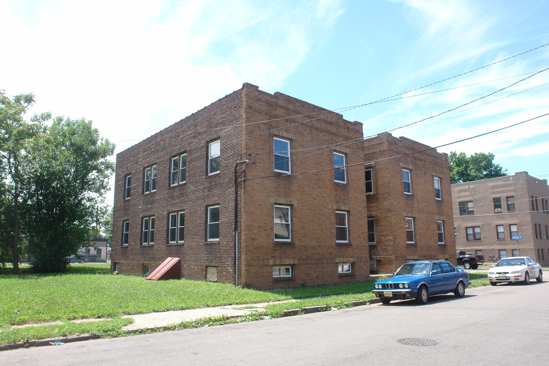 1031 Charles St in Linden, NJ - Building Photo