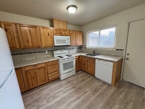 4360 Twain Dr in Olivehurst, CA - Building Photo - Building Photo