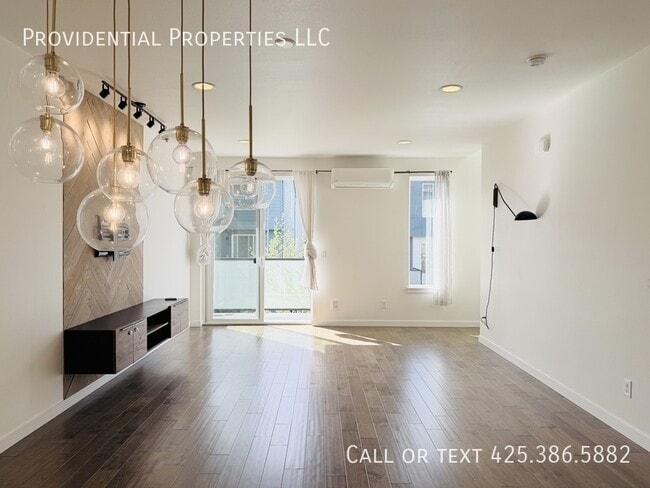 14669 36th Ave NE in Lake Forest Park, WA - Building Photo - Building Photo