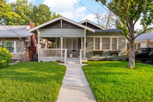 506 E Evergreen St in San Antonio, TX - Building Photo
