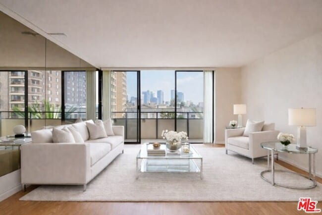 10535 Wilshire Blvd in Los Angeles, CA - Building Photo - Building Photo