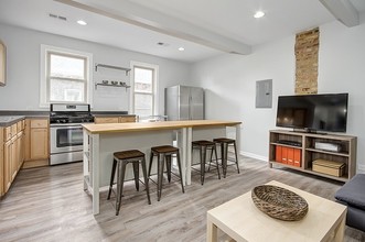 2020 W 18th St in Chicago, IL - Foto de edificio - Interior Photo