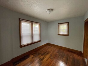 1008 Elwell Ct in Akron, OH - Building Photo - Building Photo