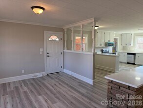 5703 North Carolina Hwy 150 in Maiden, NC - Foto de edificio - Building Photo