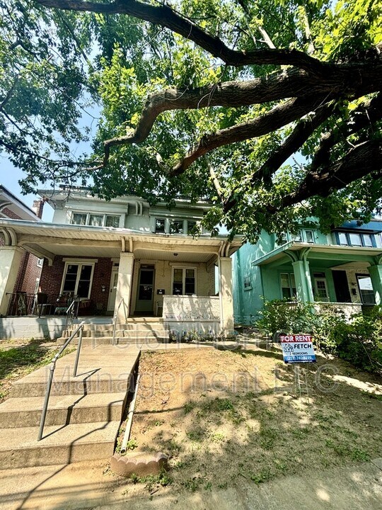 2534 Derry St in Harrisburg, PA - Building Photo