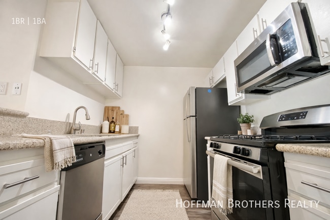 1725 Grismer Ave in Burbank, CA - Building Photo - Building Photo