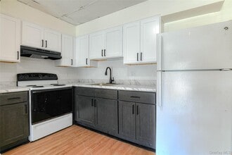 1614 US-9W in Marlboro, NY - Building Photo - Building Photo