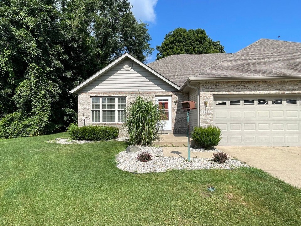 6228 Cross Bend Ct in Kalamazoo, MI - Building Photo