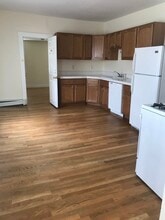 72 Varney St, Unit 3 in Lowell, MA - Foto de edificio - Building Photo