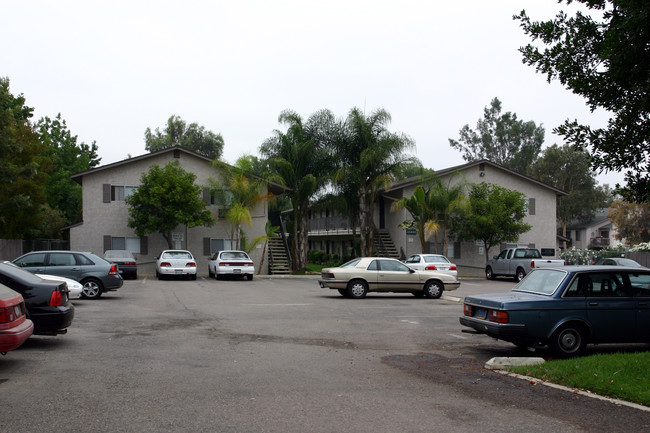 Country Woods in Lakeside, CA - Foto de edificio - Building Photo