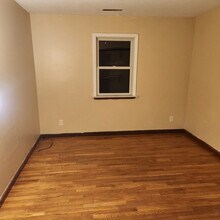 7 Bryson Ave in Seymour, CT - Foto de edificio - Building Photo