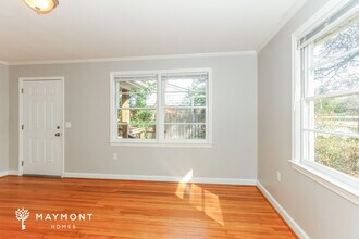 911 Airport Blvd in Columbia, SC - Foto de edificio - Building Photo