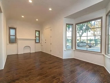 property at 302 W Mariposa Ave