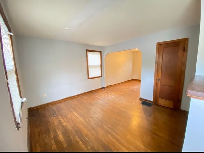 2547-2549-2549 Neil Ave
