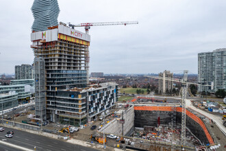 M City M4 Tower in Mississauga, ON - Building Photo - Building Photo